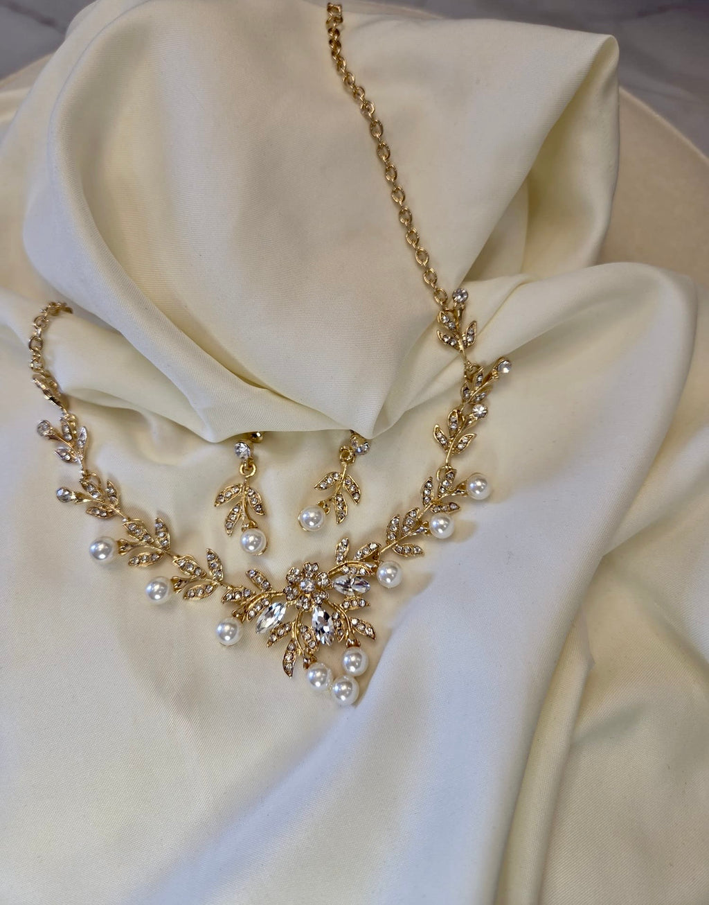 Parure perlée
